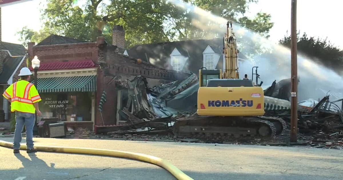  PHOTOS: Fire burns nearly entire block in Tappahannock 
