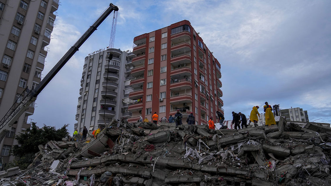  In Earthquakes' Aftermath in Turkey and Syria, Evaluating Buildings and a Search for Survivors 
