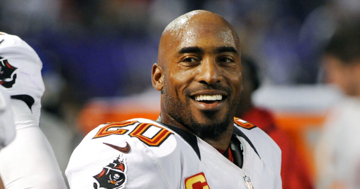  Former Buc Ronde Barber earns a spot in the Pro Football Hall of Fame 