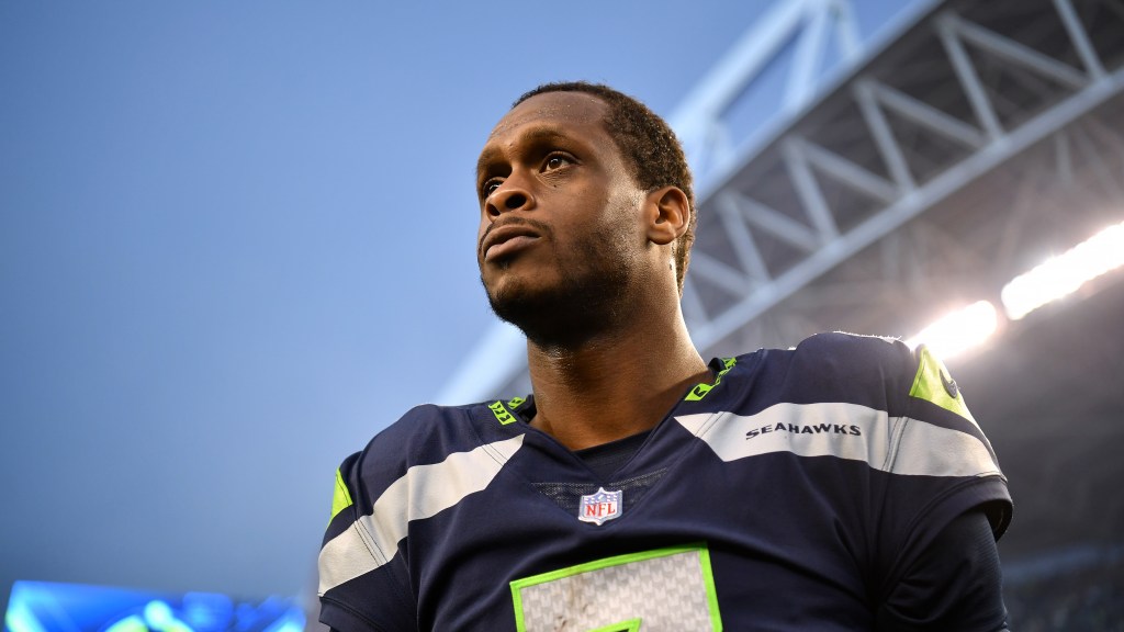  Geno Smith finishes top 10 in PFF's QB rankings at end of season 