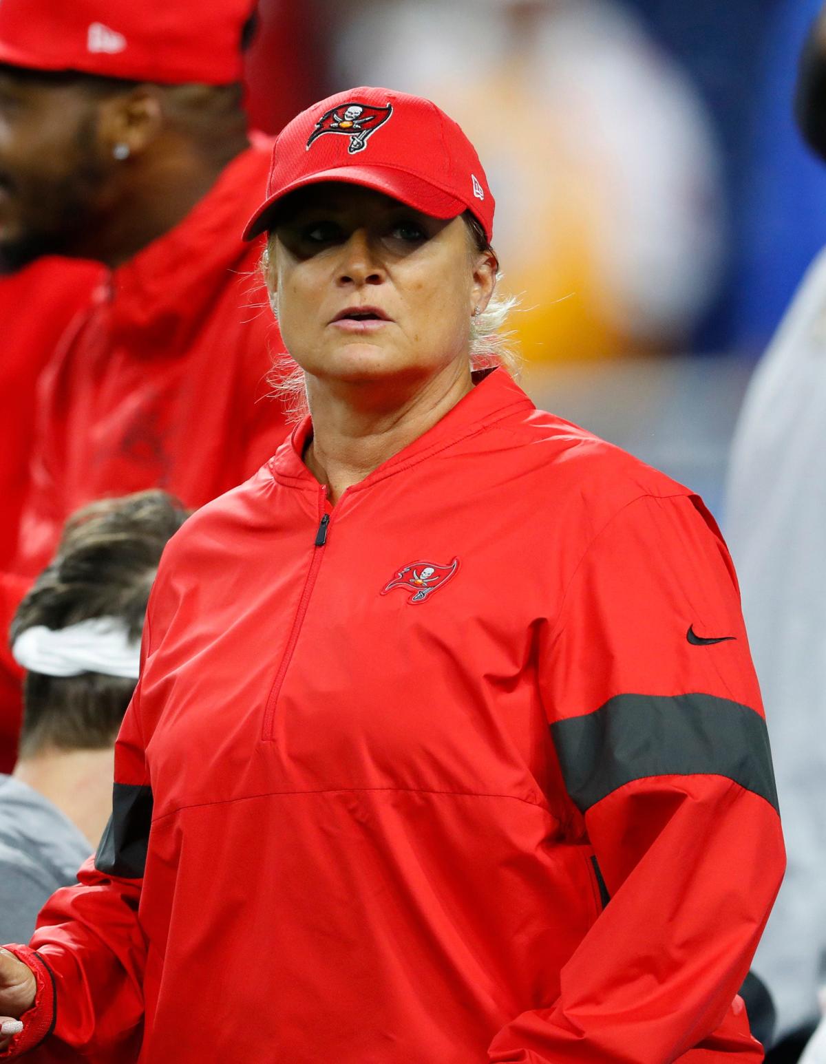  Titans hire Lori Locust as defensive assistant, franchise's first full-time female coach 