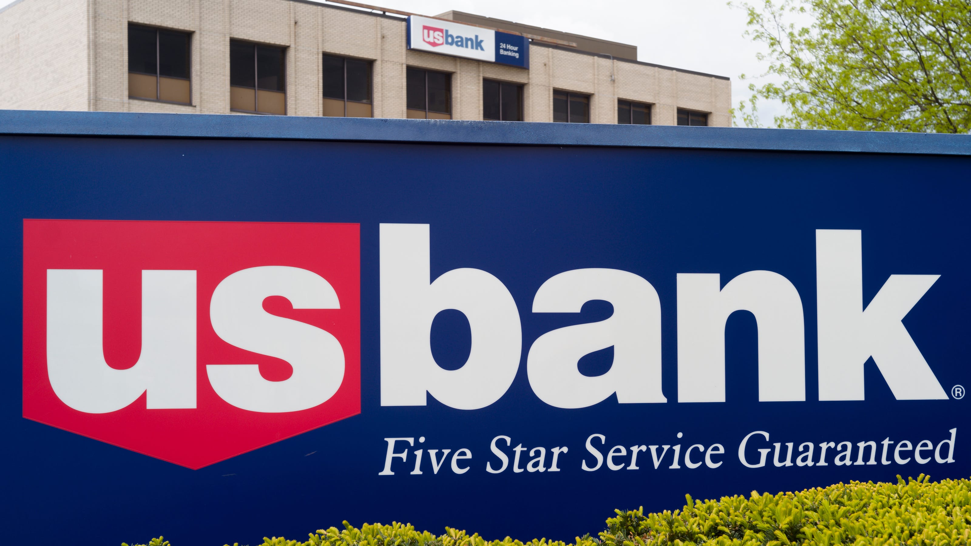  Ohio service rep charged in theft of $1.1 million using U.S. Bank customer debit cards, feds say 