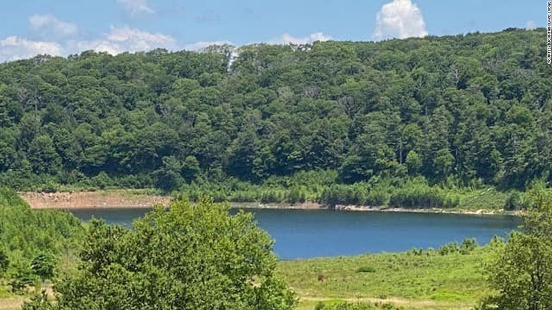  Mysterious 'Dirty Dancing' lake is filling up with water 12 years after it dried up 