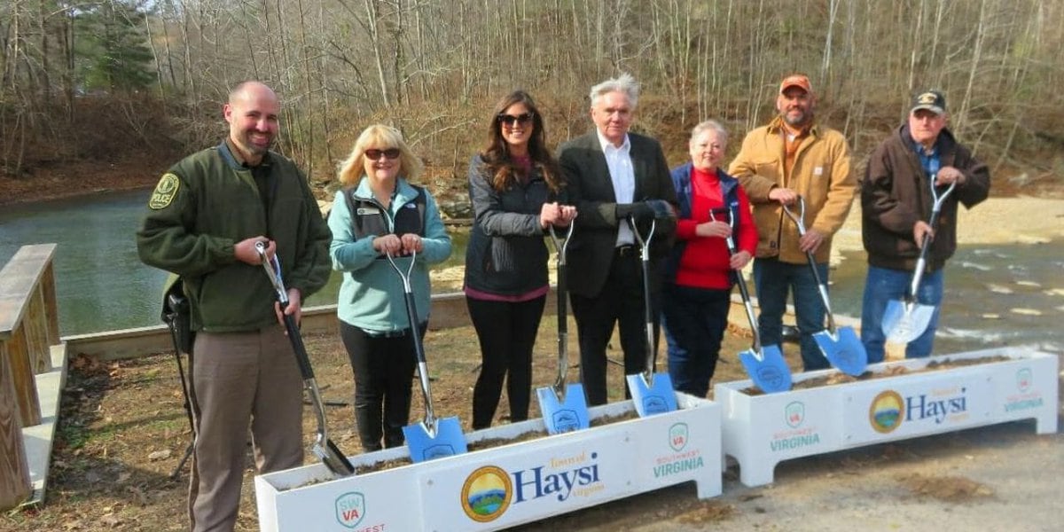   
																River walk project unveiled in Va. town 
															 