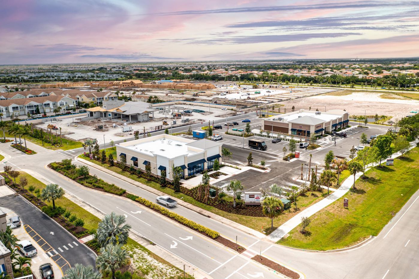  Tourism, Tenants Elevate Florida Shopping Center Traded in Two Tranches 