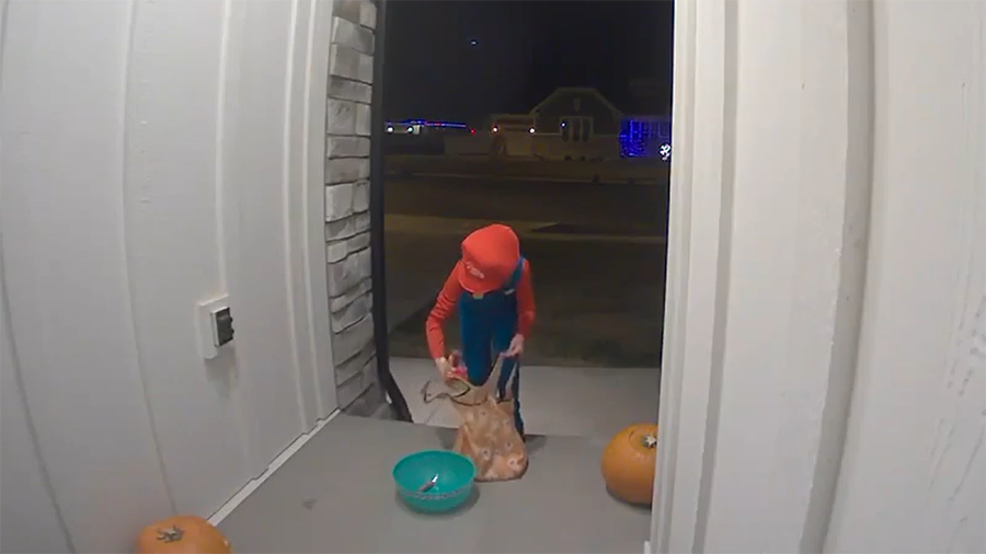   
																Multiple doorbell videos show kids refilling empty bowls with their own Halloween candy 
															 