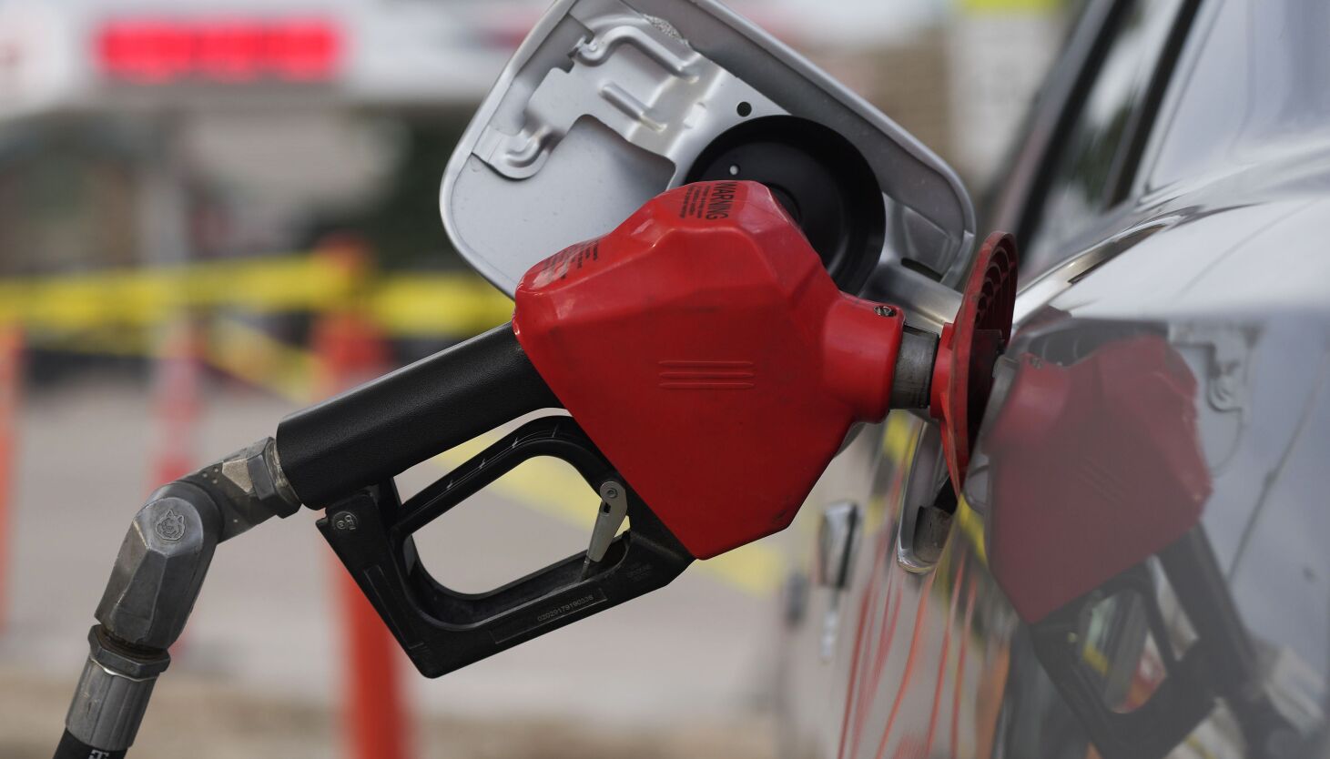  Opinion: Gas prices are falling. Can we stop the nonsense talk of a tax holiday? 