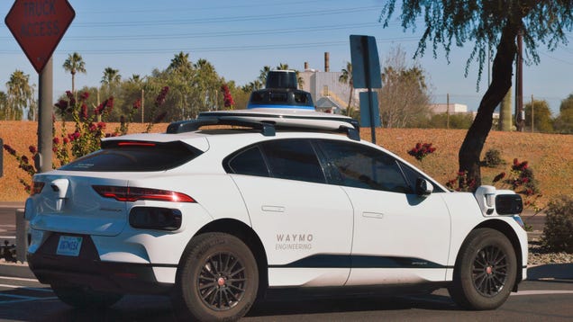  Waymo Doubles Range of Its Self-Driving Taxi Service in Phoenix 