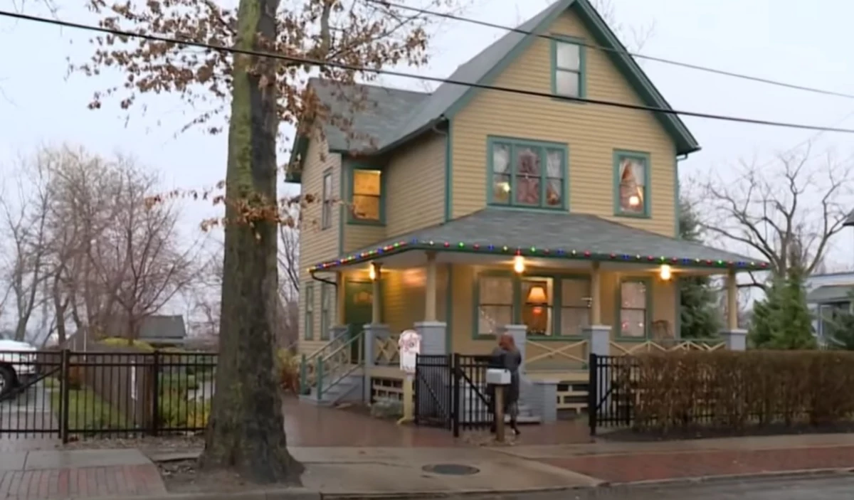   
																Midwest House Featured in ‘A Christmas Story’ Up For Sale 
															 
