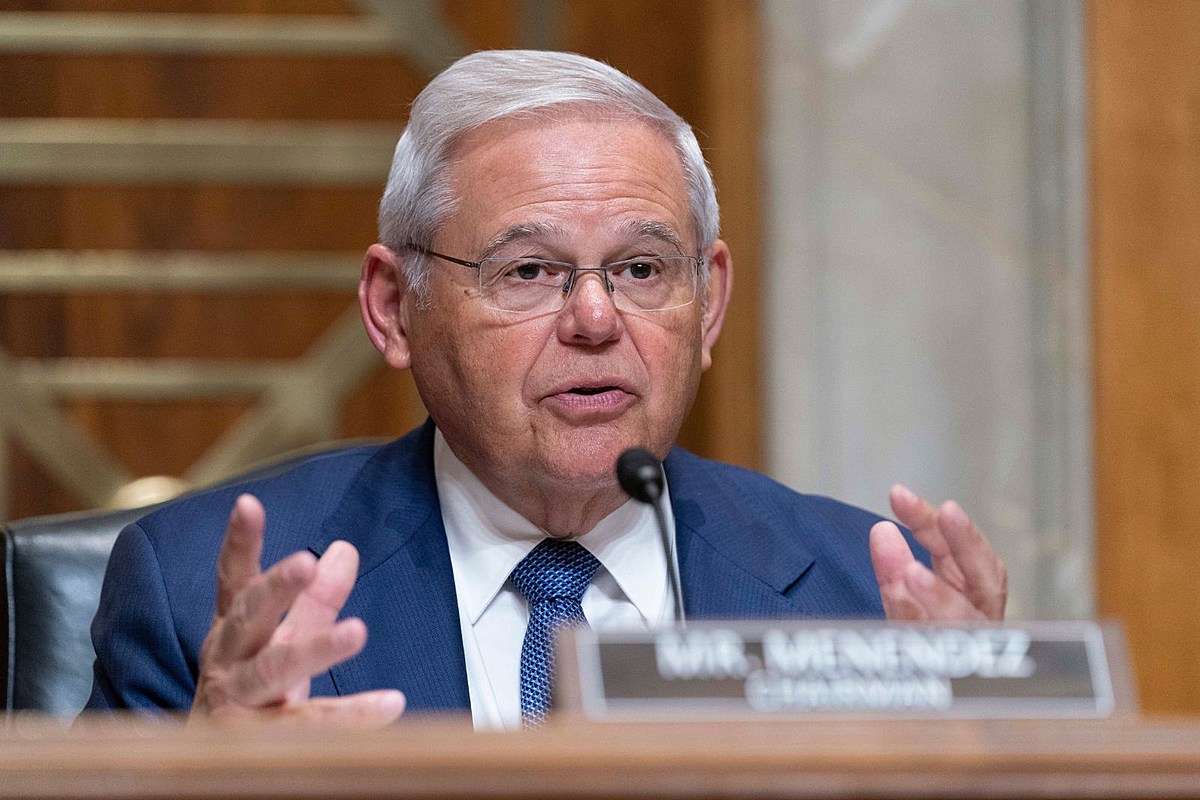  Report: Menendez investigated over expensive gifts, meat contract 