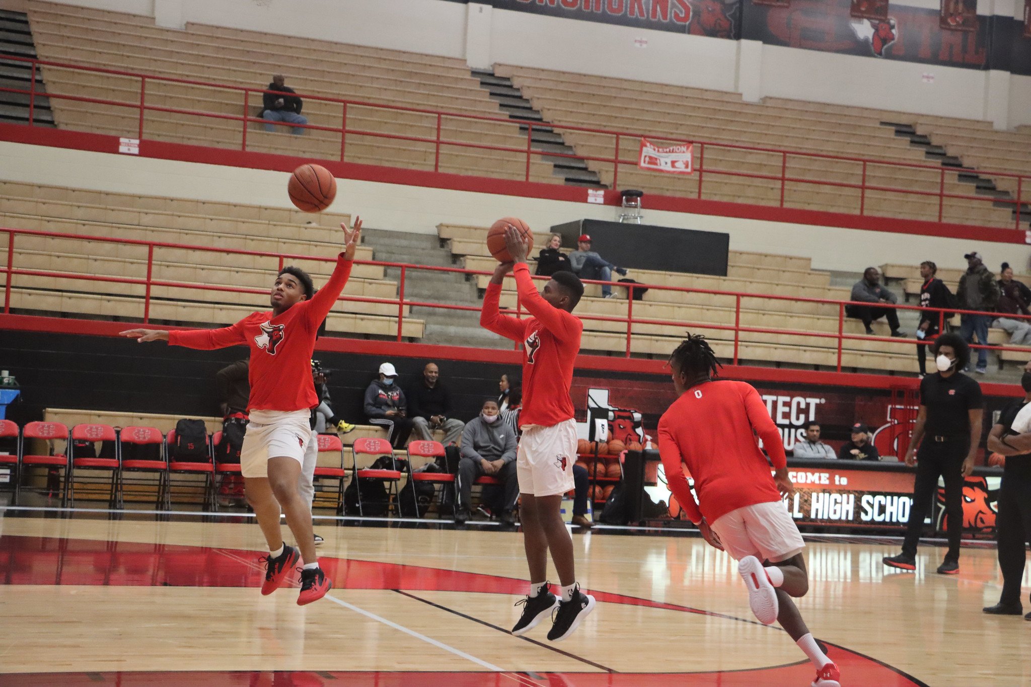  Chism Emphasizes ‘Competitive Maturity’ for 2022-2023 Cedar Hill Boys Basketball Team 