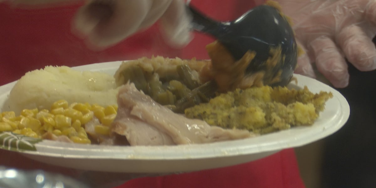  Two local central Texas organizations feeds over 400 homeless people for Thanksgiving 