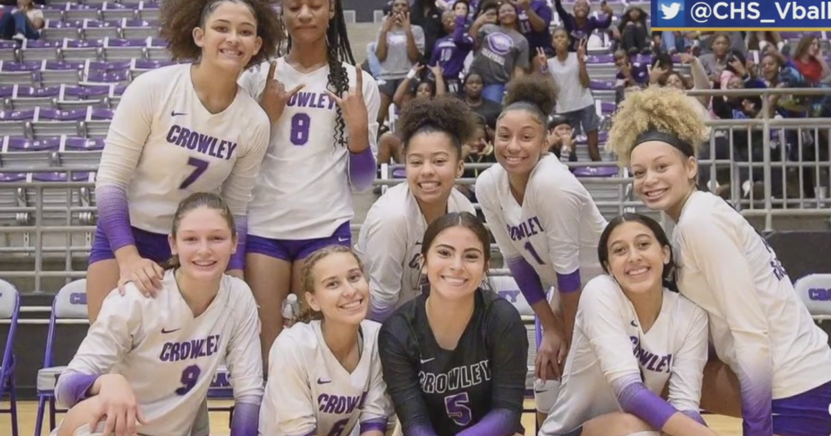  Crowley community rallies around volleyball coach diagnosed with cancer 