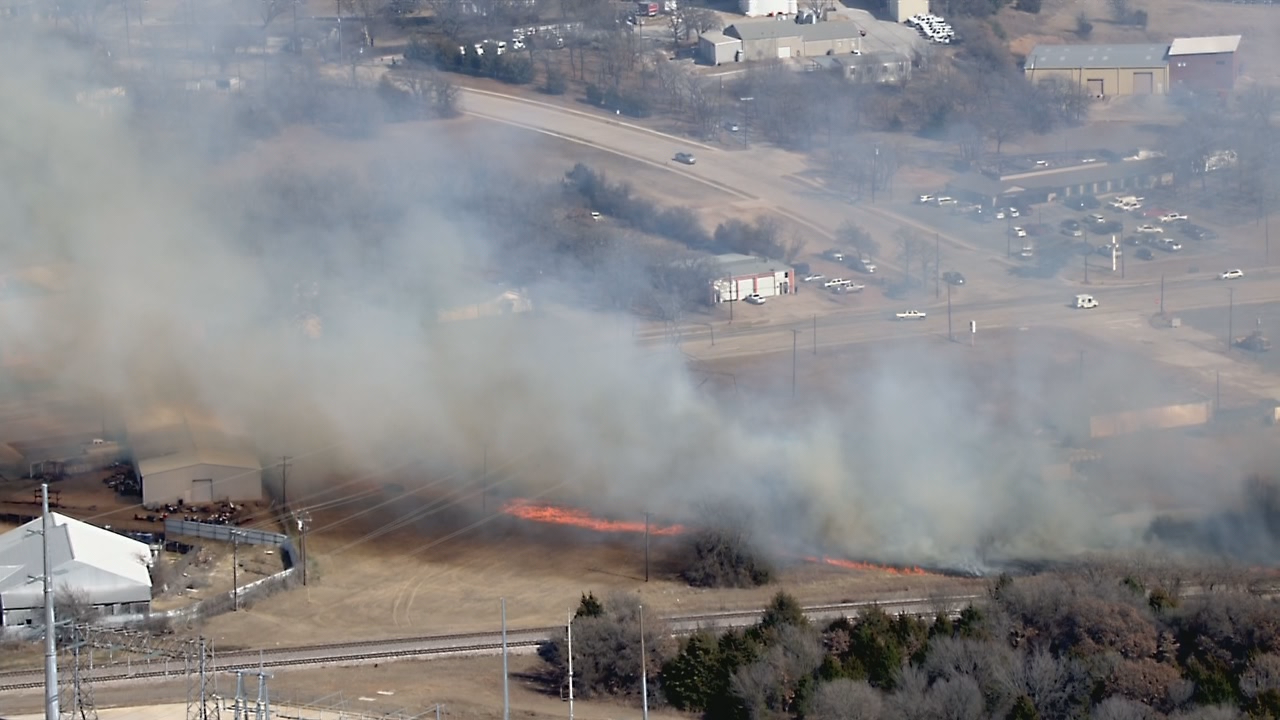  Kennedale grassfire burns 100 acres, damages commercial building 