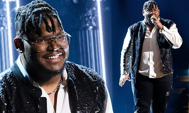 The Voice: Justin Aaron earns standing ovation from all four judges as final 13 contestants perform 