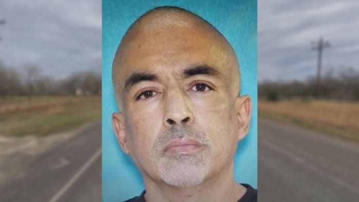  Murder suspect on the run in Jourdanton area, police asking anyone who sees him to call 911 