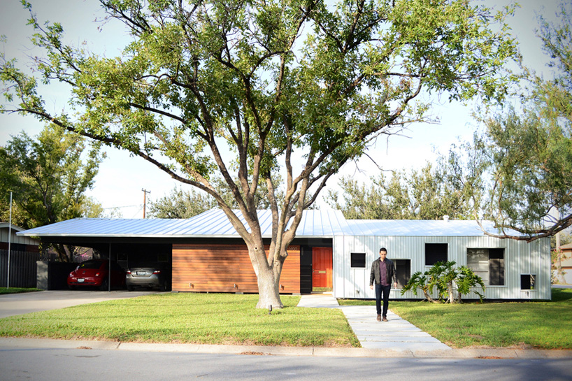   
																LR studio and KAD unfold gable roofs of casa westway in texas 
															 