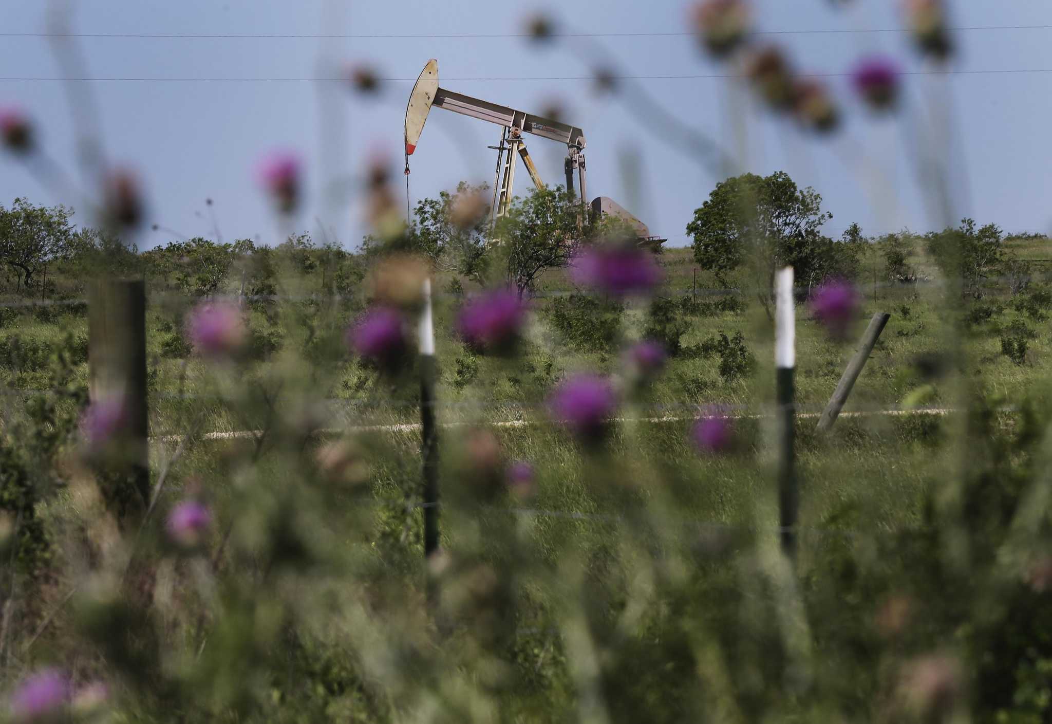  Texas to consider mandatory oil cuts 