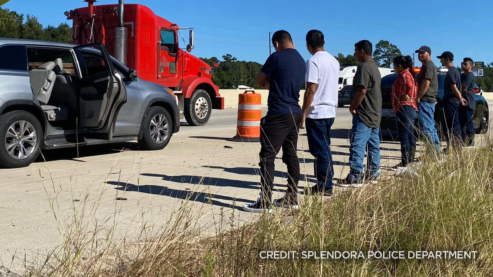   
																Driver arrested after smuggling 7 undocumented immigrants in Splendora, police say 
															 
