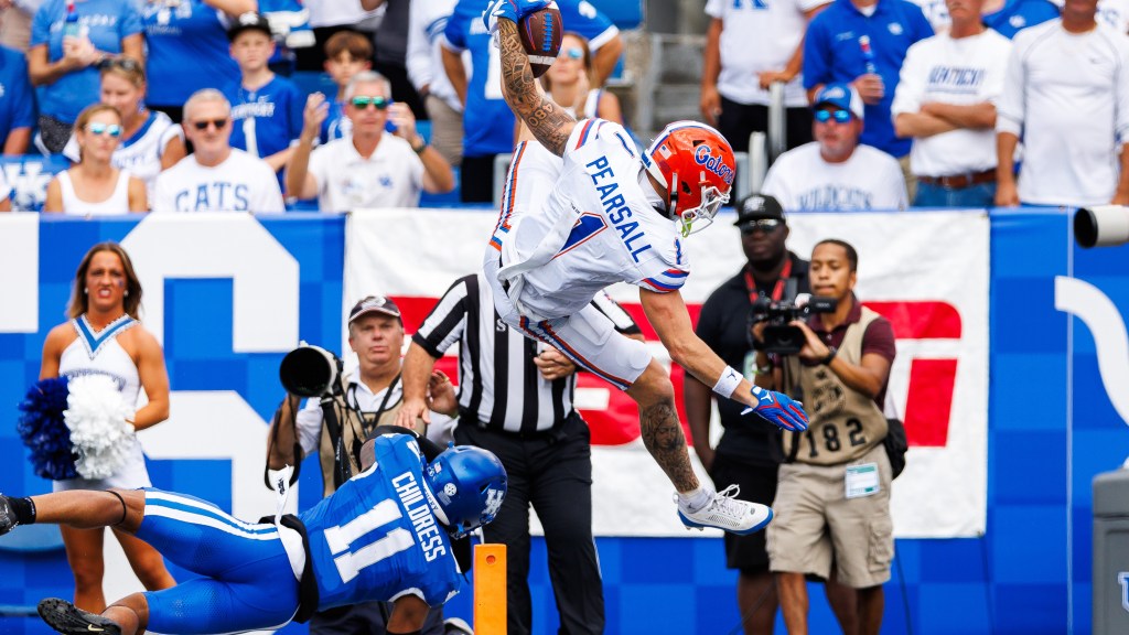   Florida football knocked out of AP top 25, future opponents stand tall  