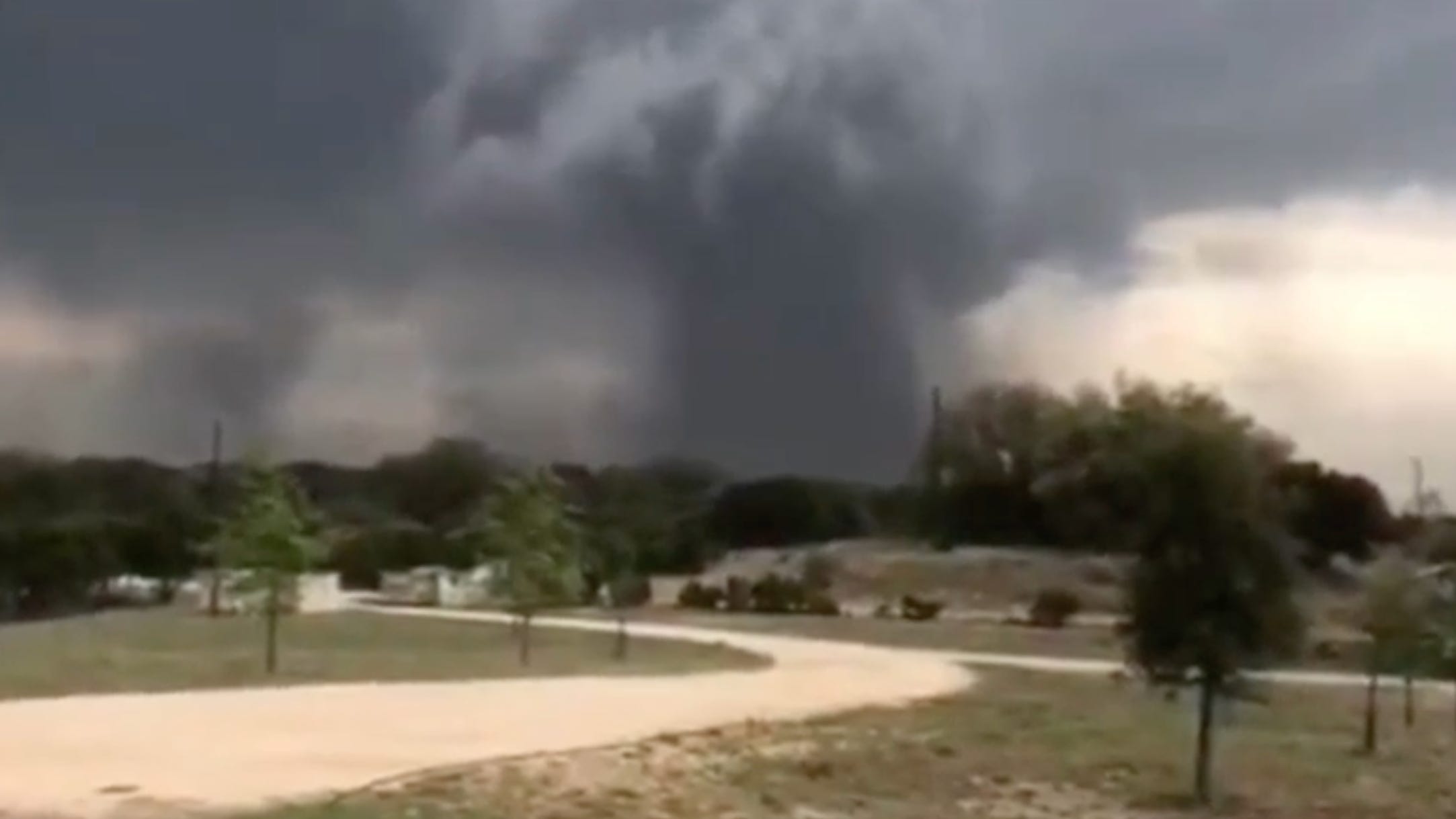  See videos that captured tornadoes, hail cutting through Jarrell, Central Texas 