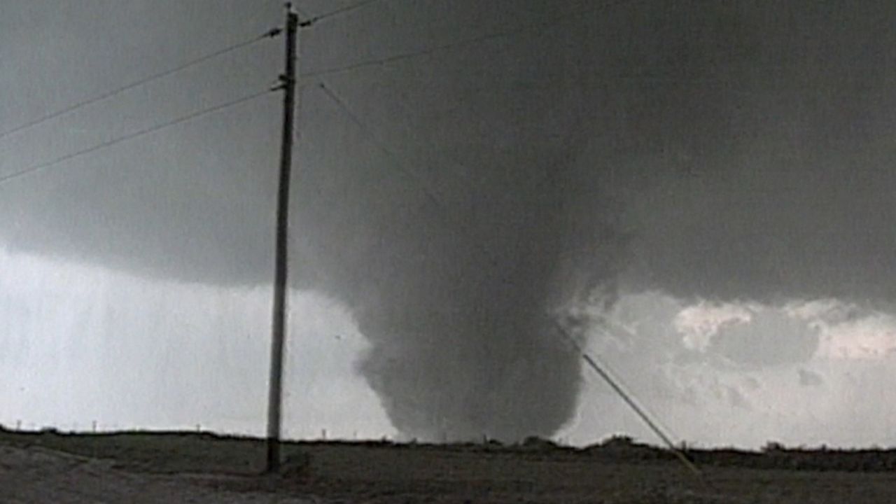  Community reflects on 25th anniversary of Jarrell tornado 