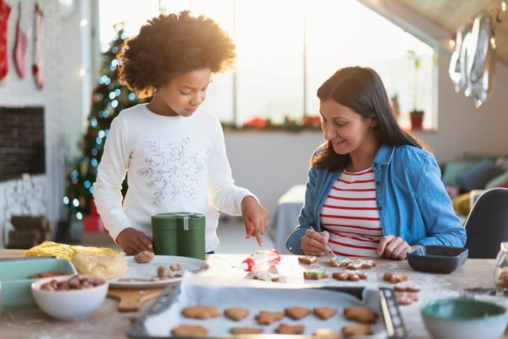  10 ways nannies and babysitters can help with the holiday to-do list 