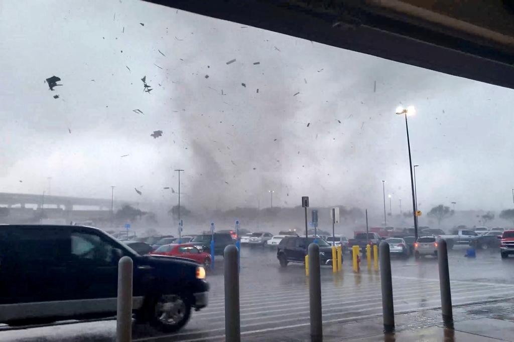  Volunteer firefighter recalls the moment a tornado hit her Texas town 