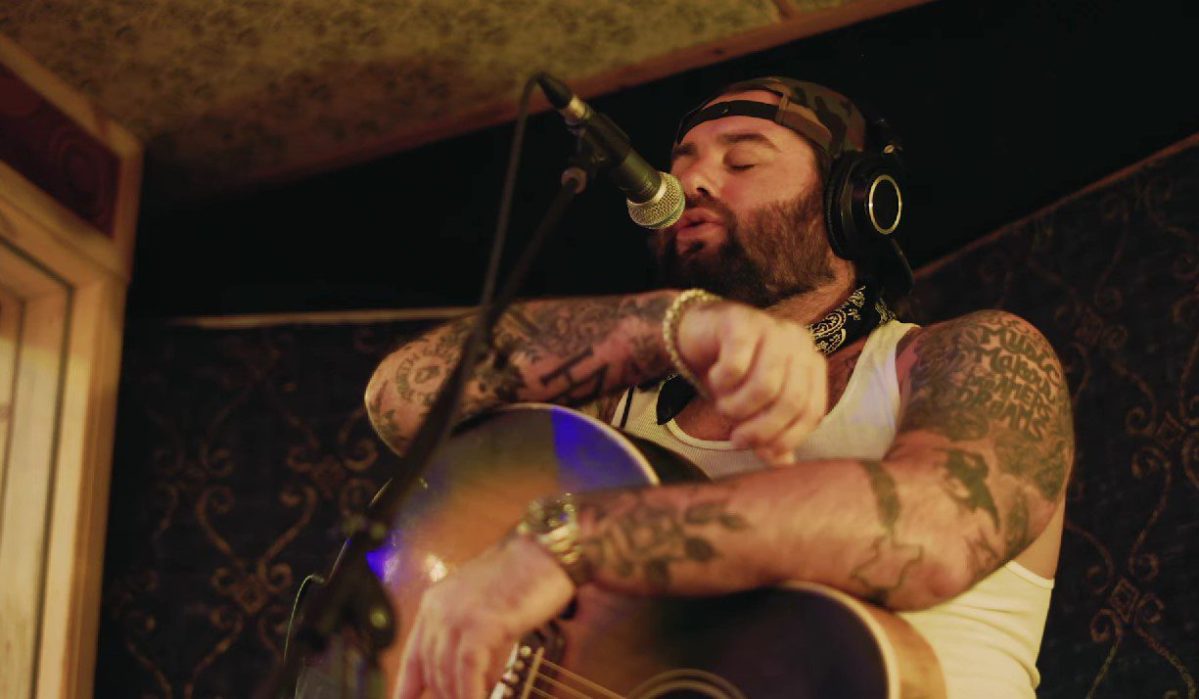  Koe Wetzel Drops Live Studio Video Of “April Showers” From The Sonic Ranch, And It’s The Best One Yet 