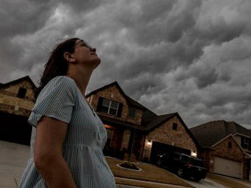   
																Severe tornadoes hit Texas: Residents should be prepared and protect themselves 
															 
