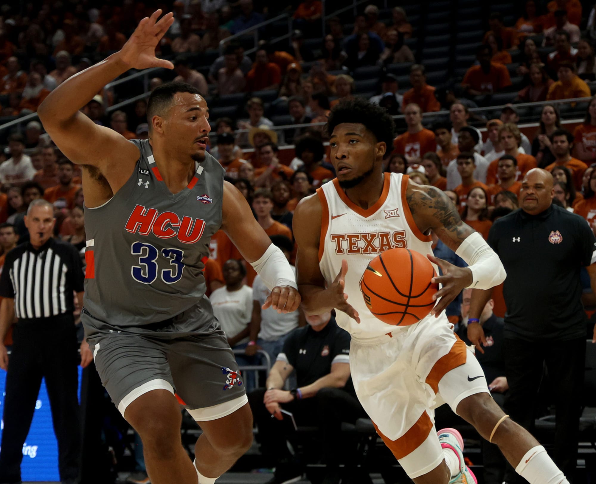   
																Texas Basketball: 2 studs, 1 dud from first week of the season 
															 