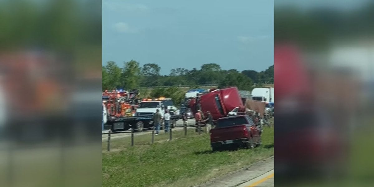  Deadly crash on I-45 also injures two Centerville firefighters 