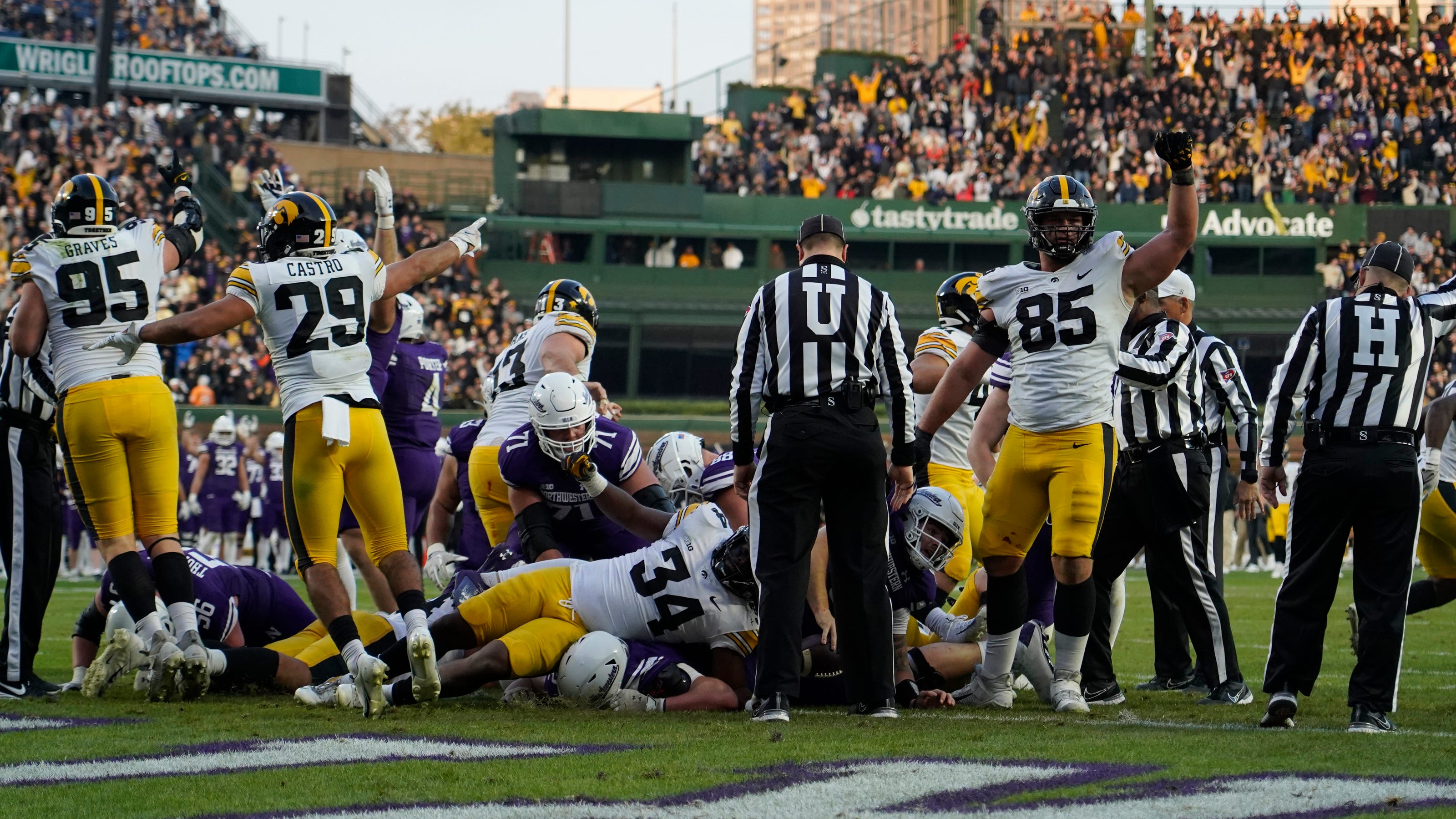  College football Week 10 grades: Iowa and Northwestern send sport back to the stone age 